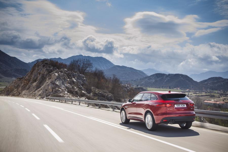  Jaguar F-Pace 20d AWD R-Sport 2016 года  (WW) (фото 12 из 30)